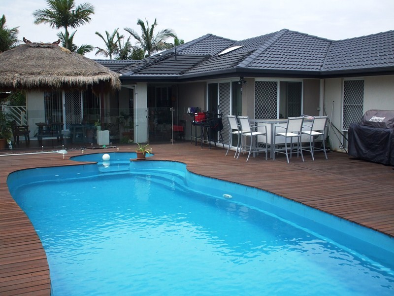 16 Santa Cruz Boulevard, Clear Island Waters QLD 4226