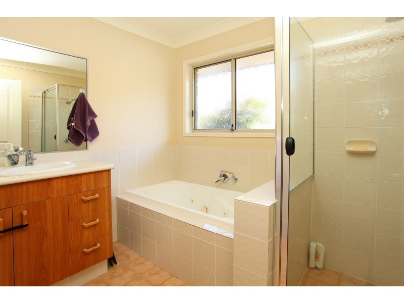 10 Eugene Drive, Varsity Lakes QLD 4227