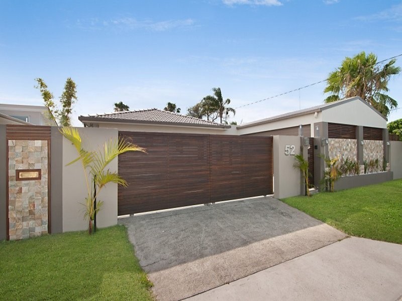 52 Alec Avenue, Mermaid Waters QLD 4218