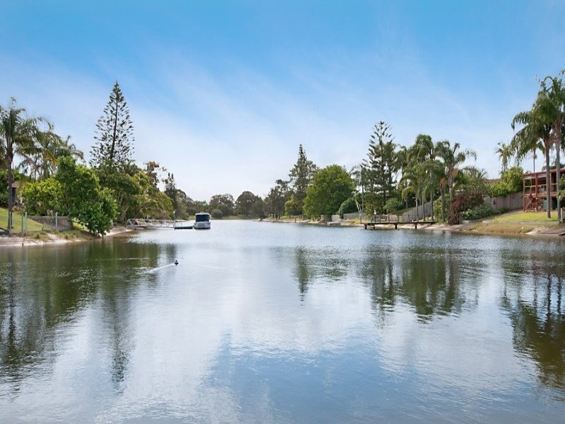 52 Alec Avenue, Mermaid Waters QLD 4218