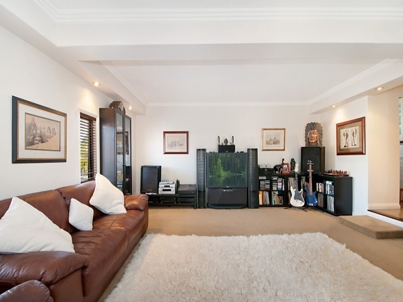 52 Alec Avenue, Mermaid Waters QLD 4218