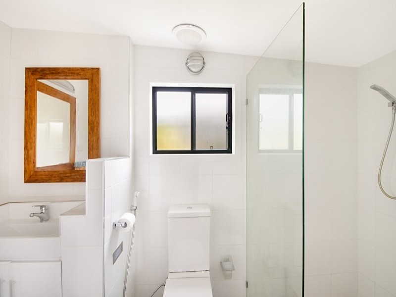 52 Alec Avenue, Mermaid Waters QLD 4218