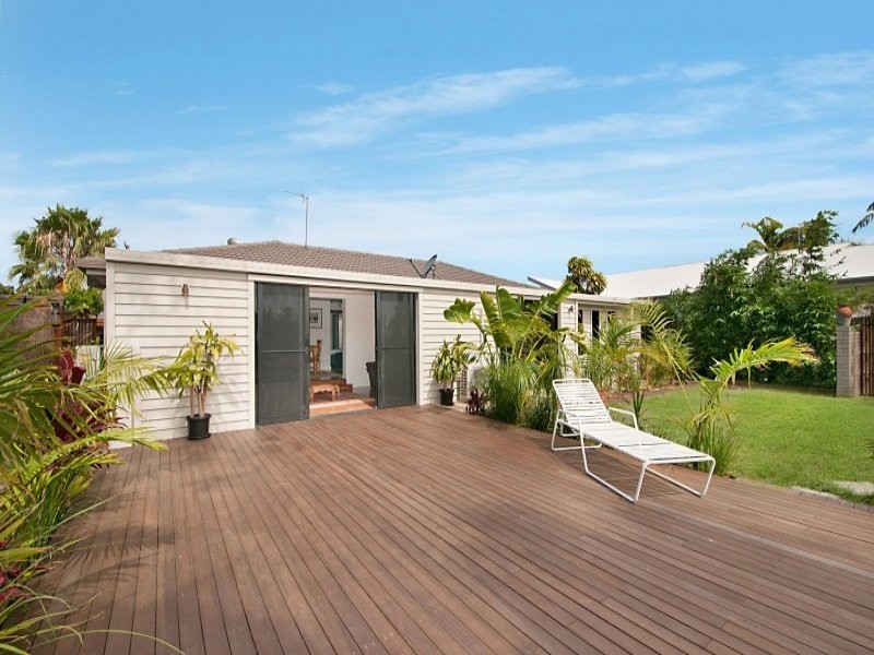 52 Alec Avenue, Mermaid Waters QLD 4218