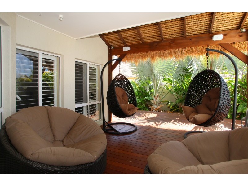 12 Martinique Way, Clear Island Waters QLD 4226