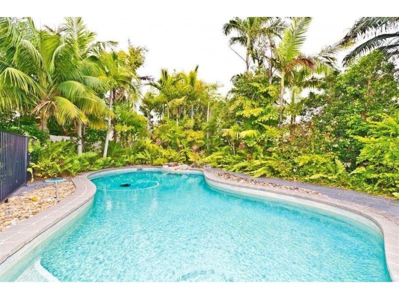4 Bon Aire Court, Clear Island Waters QLD 4226