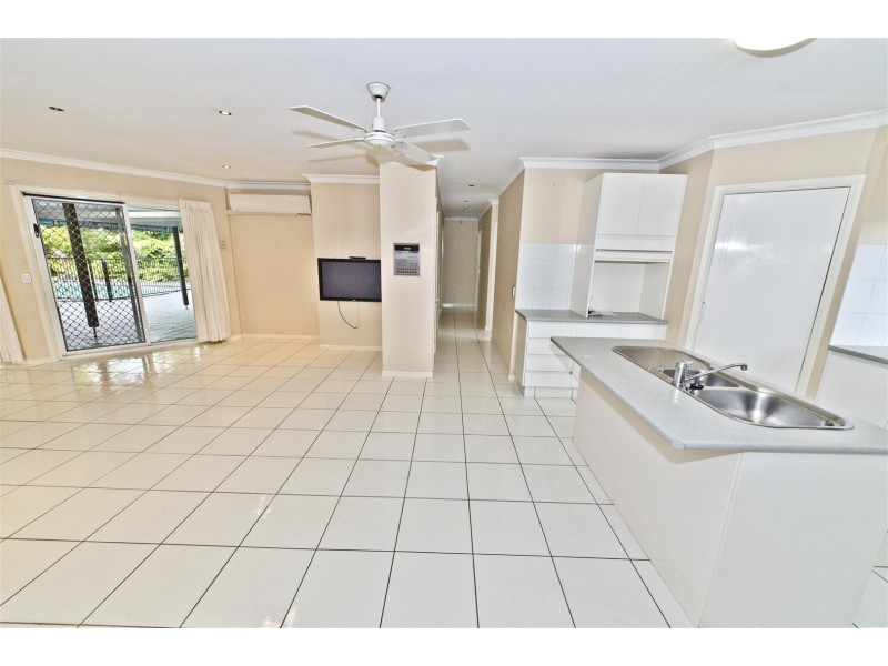 4 Bon Aire Court, Clear Island Waters QLD 4226