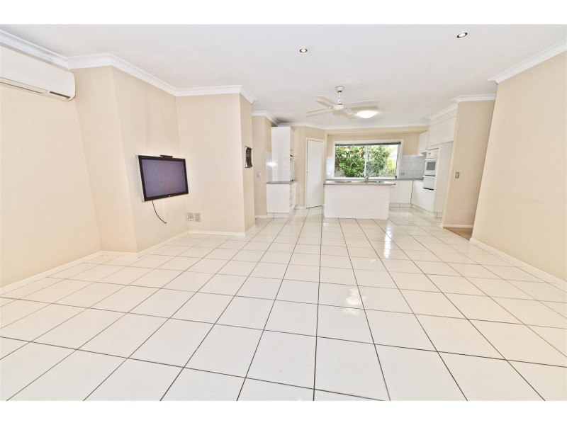 4 Bon Aire Court, Clear Island Waters QLD 4226