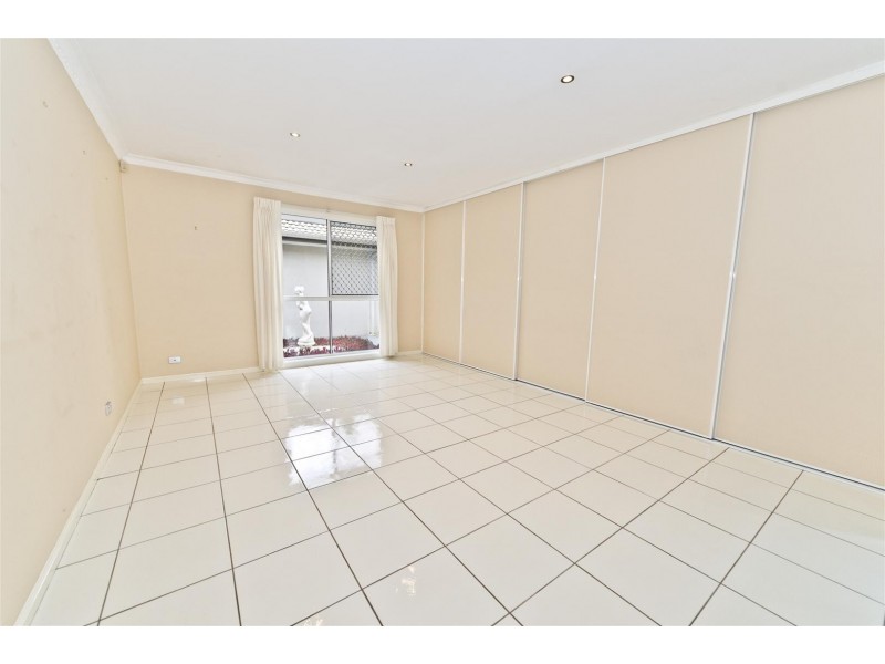 4 Bon Aire Court, Clear Island Waters QLD 4226