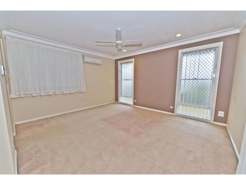 4 Bon Aire Court, Clear Island Waters QLD 4226