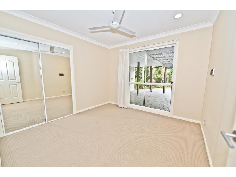 4 Bon Aire Court, Clear Island Waters QLD 4226