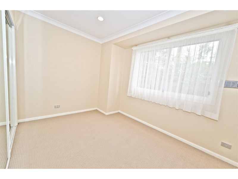 4 Bon Aire Court, Clear Island Waters QLD 4226