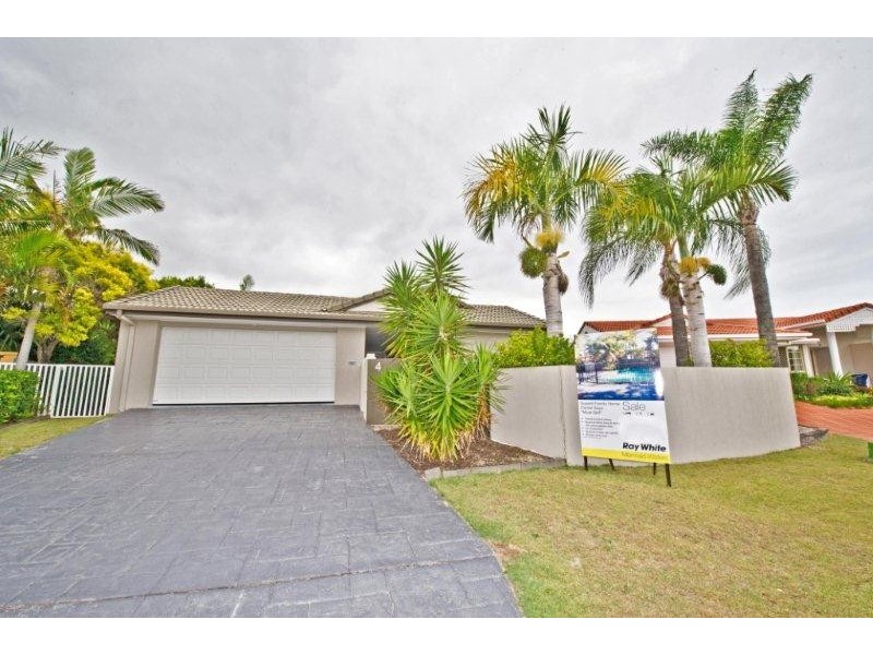 4 Bon Aire Court, Clear Island Waters QLD 4226