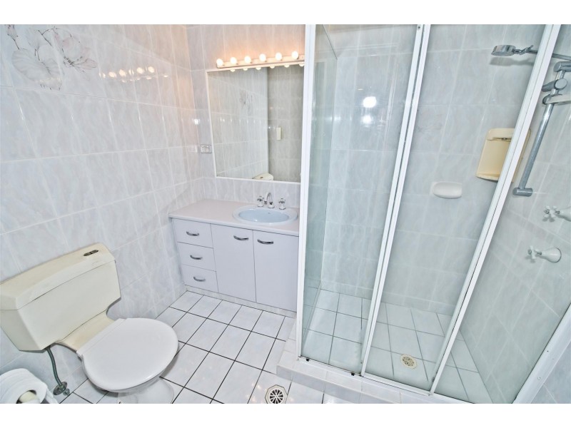 4 Bon Aire Court, Clear Island Waters QLD 4226