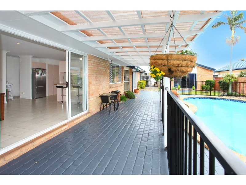 10  Antigua Way, Clear Island Waters QLD 4226