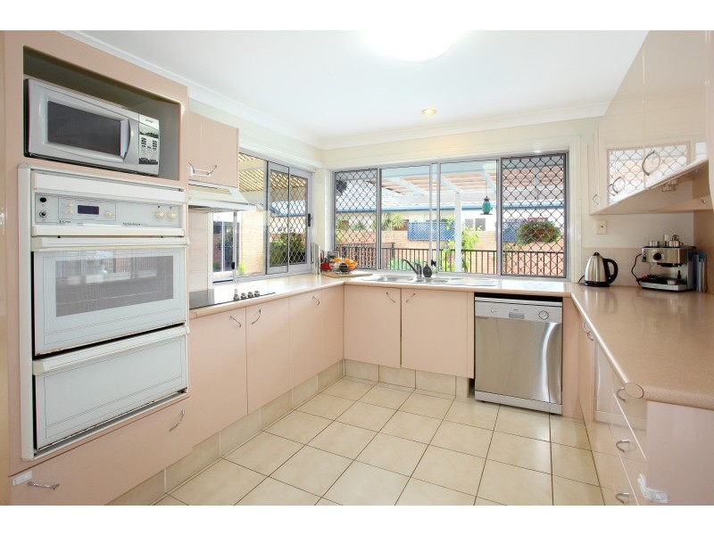 10  Antigua Way, Clear Island Waters QLD 4226