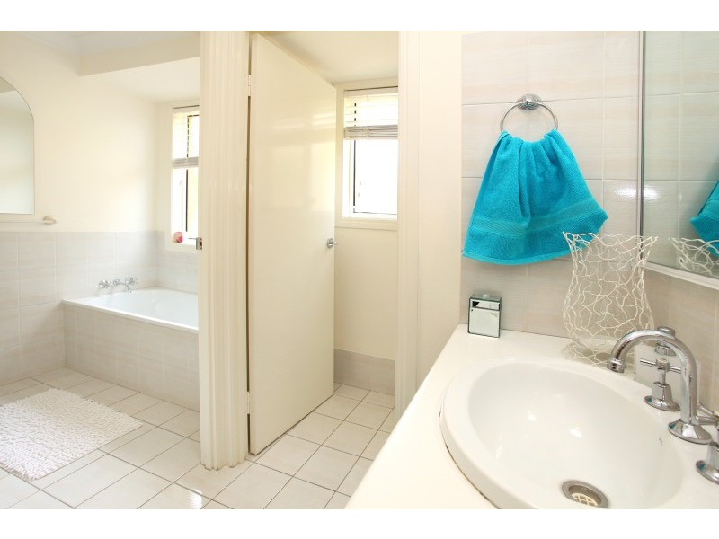 10  Antigua Way, Clear Island Waters QLD 4226