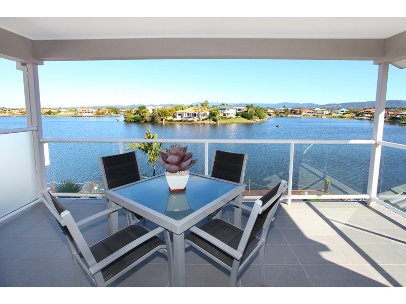 17 San Simeon Drive, Clear Island Waters QLD 4226