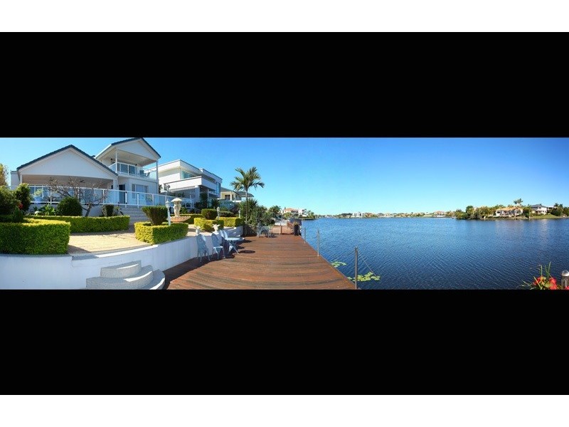 17 San Simeon Drive, Clear Island Waters QLD 4226