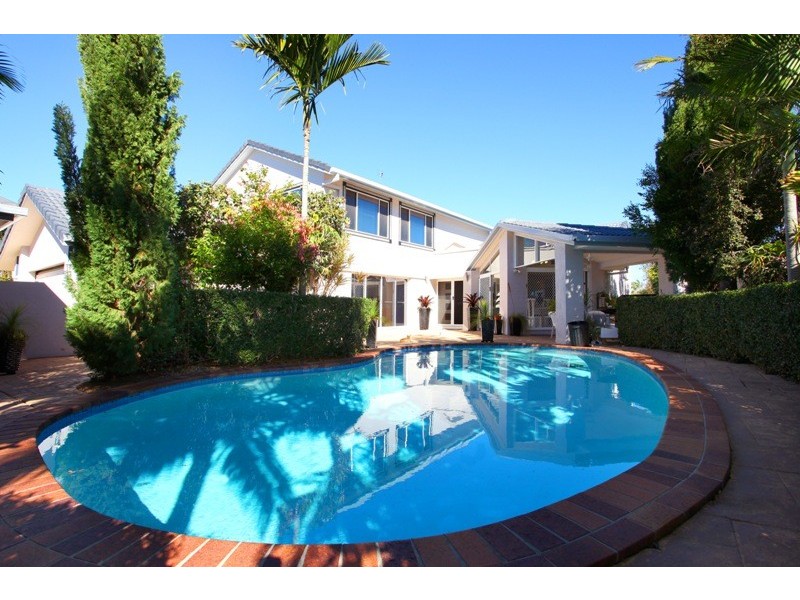 17 San Simeon Drive, Clear Island Waters QLD 4226
