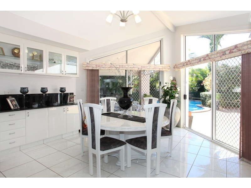 17 San Simeon Drive, Clear Island Waters QLD 4226