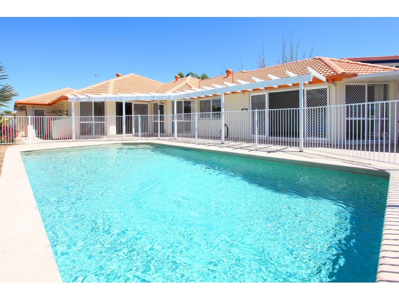 10 Martinique Way, Clear Island Waters QLD 4226