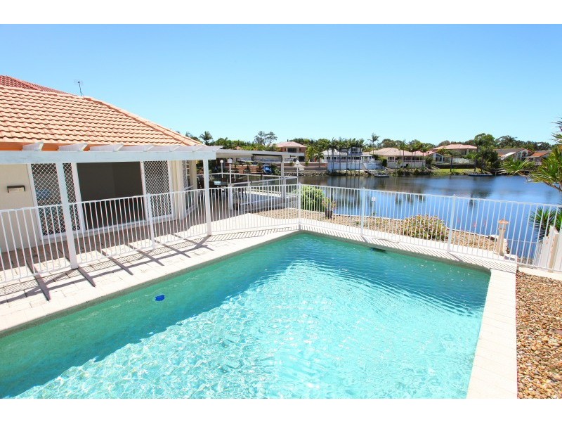 10 Martinique Way, Clear Island Waters QLD 4226