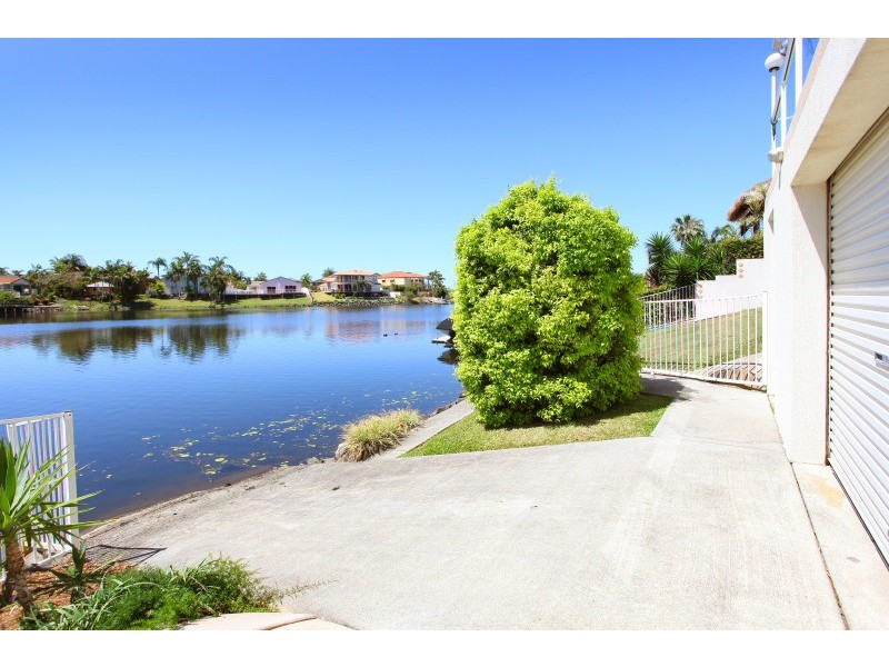 10 Martinique Way, Clear Island Waters QLD 4226