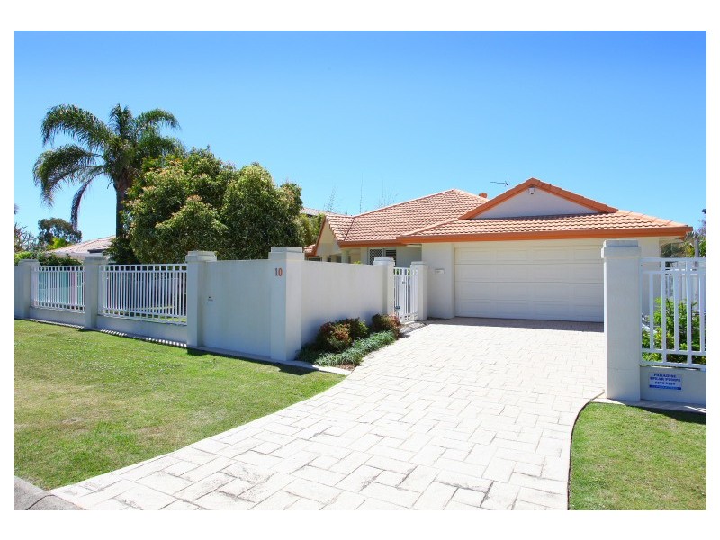 10 Martinique Way, Clear Island Waters QLD 4226