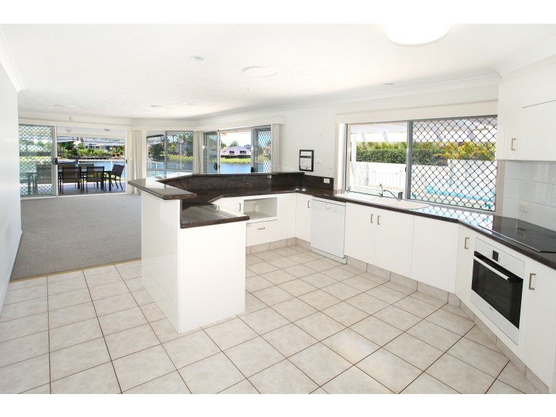 10 Martinique Way, Clear Island Waters QLD 4226