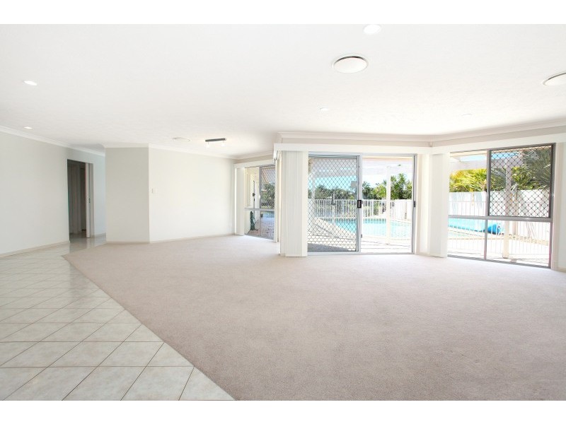 10 Martinique Way, Clear Island Waters QLD 4226