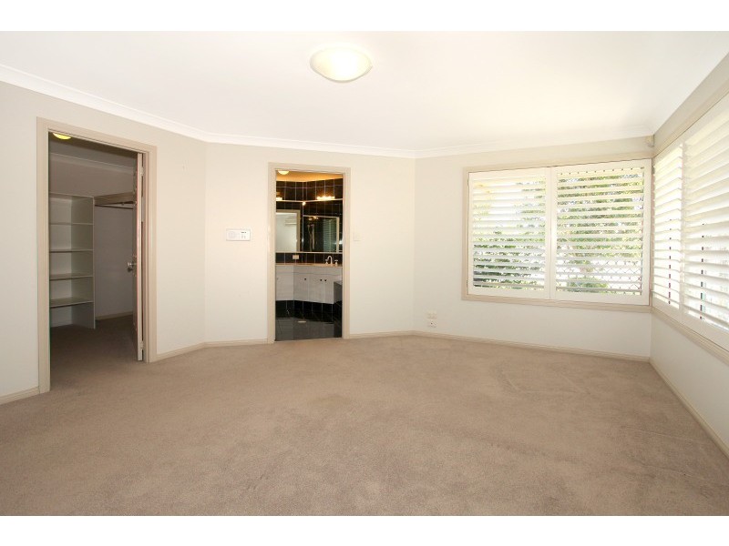 10 Martinique Way, Clear Island Waters QLD 4226