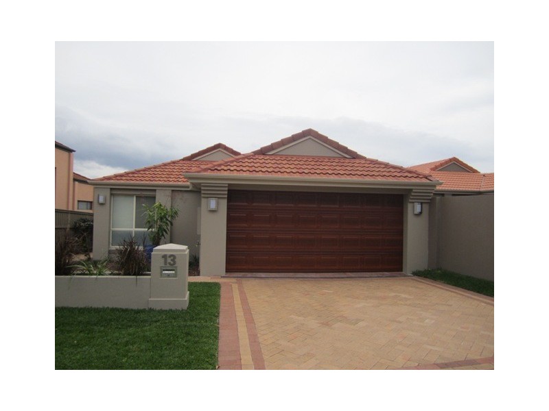 13 Manor Close, Robina QLD 4226