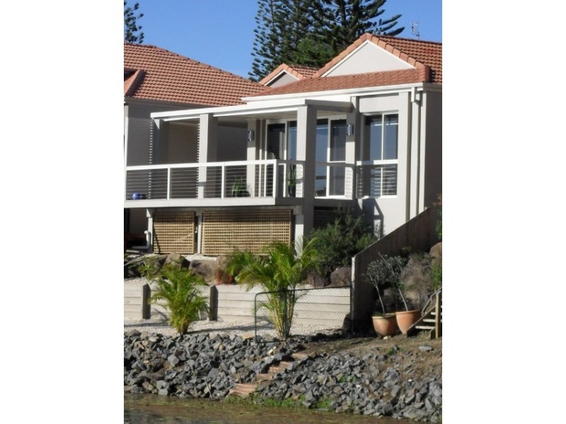 13 Manor Close, Robina QLD 4226
