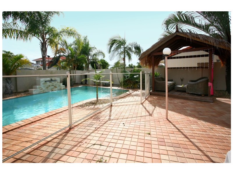 27 Santabelle Crescent, Clear Island Waters QLD 4226