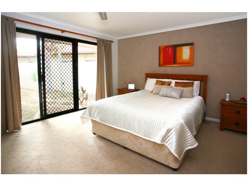 27 Santabelle Crescent, Clear Island Waters QLD 4226