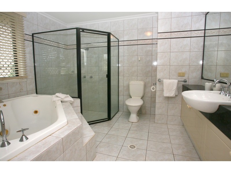 27 Santabelle Crescent, Clear Island Waters QLD 4226