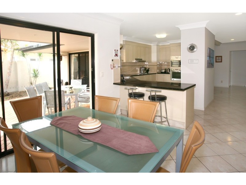 27 Santabelle Crescent, Clear Island Waters QLD 4226