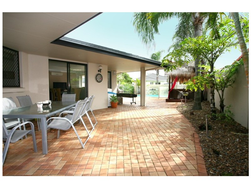 27 Santabelle Crescent, Clear Island Waters QLD 4226