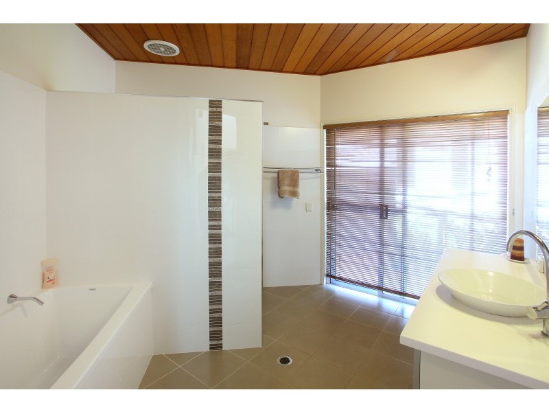 16 Federal Place, Robina QLD 4226