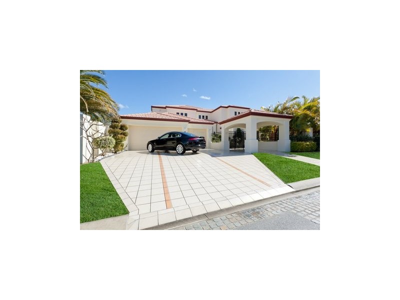 9 Clear Water Bay Avenue, Clear Island Waters QLD 4226