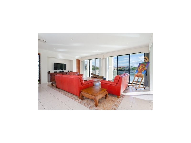 9 Clear Water Bay Avenue, Clear Island Waters QLD 4226
