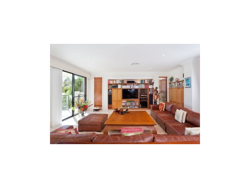 9 Clear Water Bay Avenue, Clear Island Waters QLD 4226