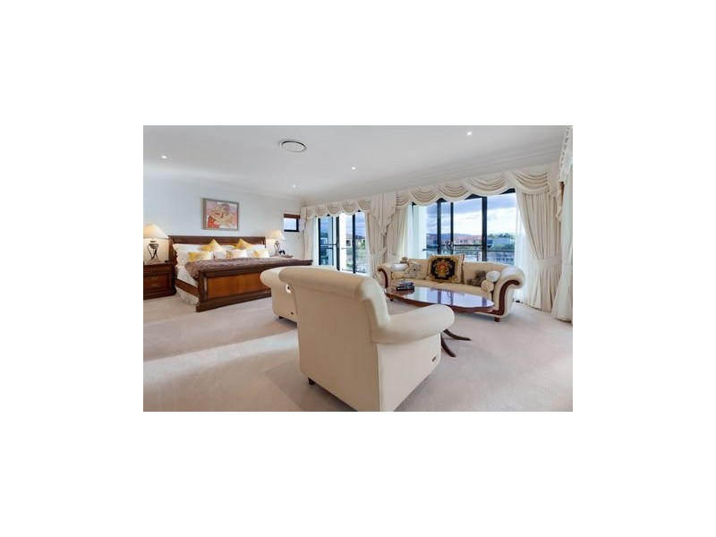 9 Clear Water Bay Avenue, Clear Island Waters QLD 4226