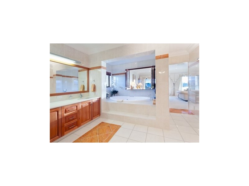 9 Clear Water Bay Avenue, Clear Island Waters QLD 4226
