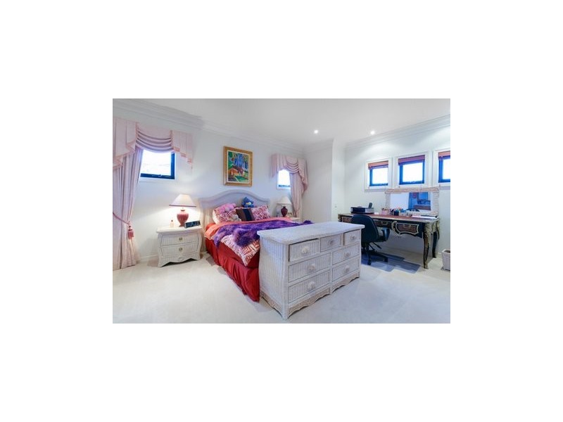 9 Clear Water Bay Avenue, Clear Island Waters QLD 4226