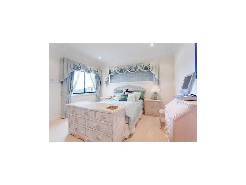 9 Clear Water Bay Avenue, Clear Island Waters QLD 4226
