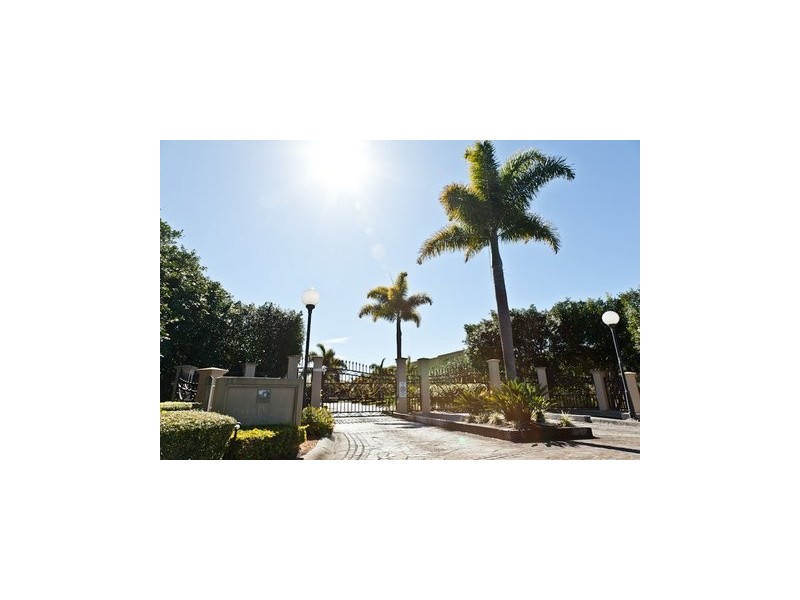 9 Clear Water Bay Avenue, Clear Island Waters QLD 4226