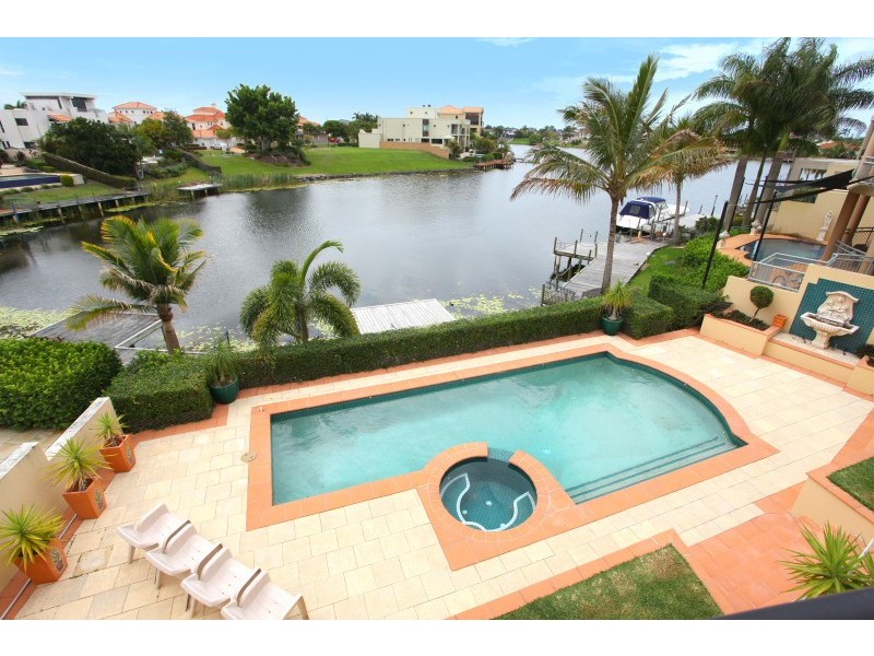 35 Istana View, Clear Island Waters QLD 4226