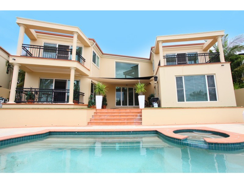 35 Istana View, Clear Island Waters QLD 4226