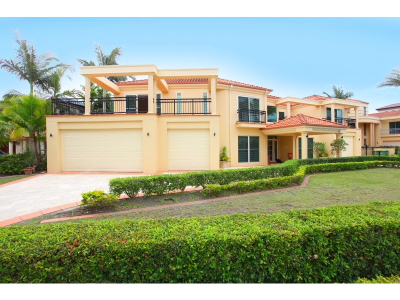 35 Istana View, Clear Island Waters QLD 4226